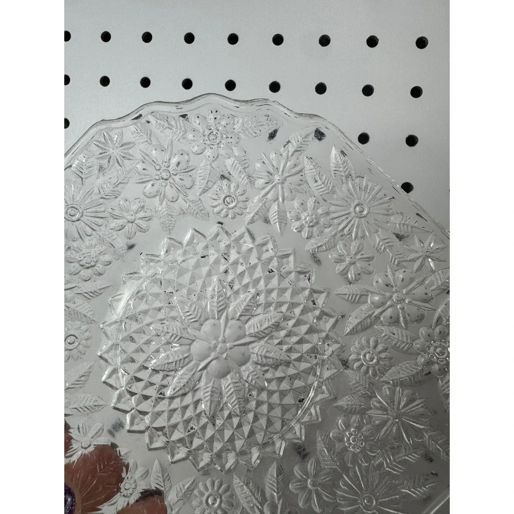 Vintage‎ Clear Pressed Glass Floral Starburst Scalloped 6 Inch Plates Set of 4